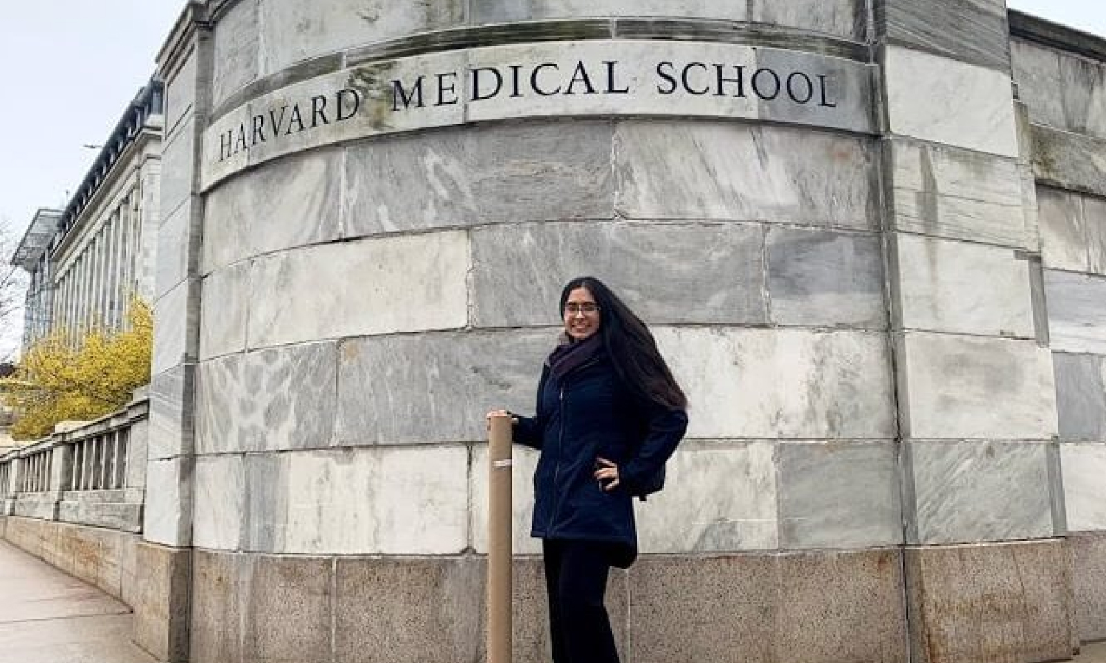 Keren Herrán stands in front of Harvard Medical School