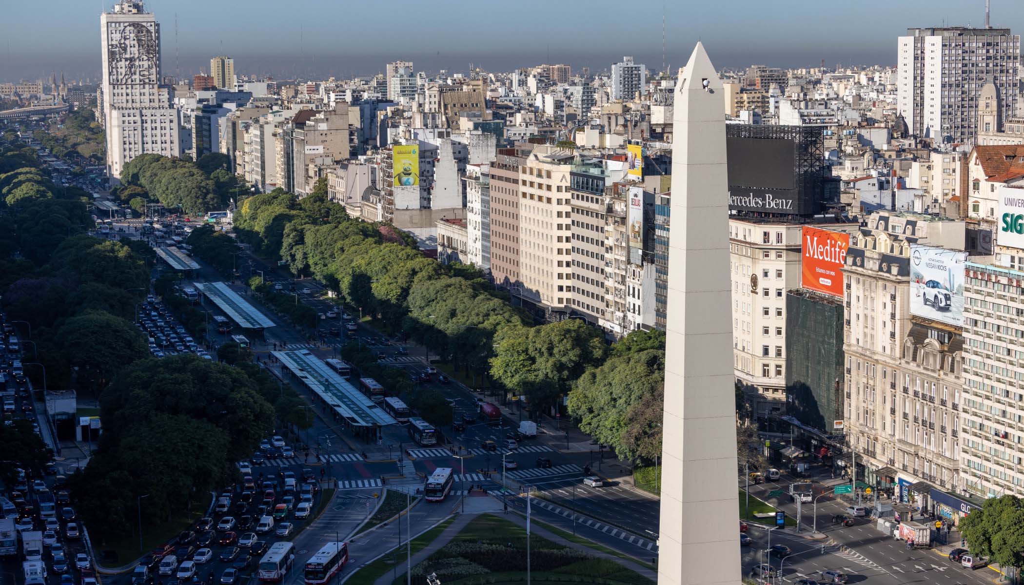 A landscape in Buenos Aires, Argentina, showing many buildings and an obelisk monument called the Obelisco de Buenos Aires.